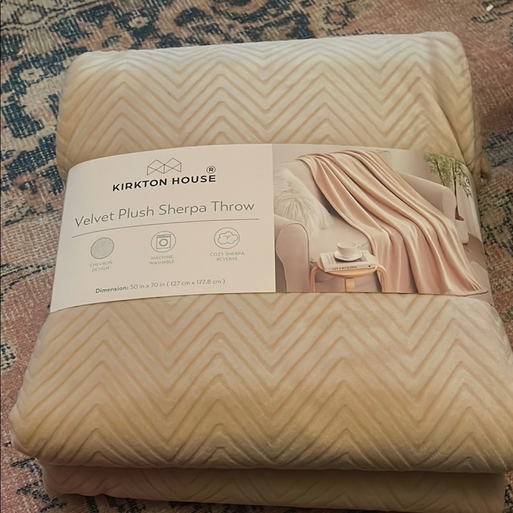 Velvet Plush Sherpa Throw